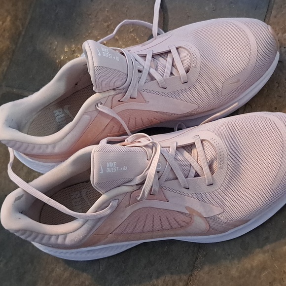 NIKE Quest running shoe - Picture 2 of 5